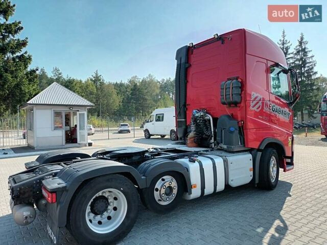 Красный Вольво FH 13, объемом двигателя 12.9 л и пробегом 516 тыс. км за 61331 $, фото 3 на Automoto.ua