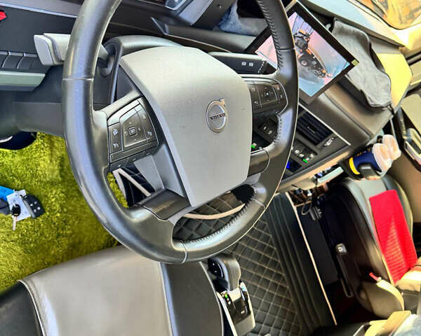 Вольво FH 13, объемом двигателя 0 л и пробегом 400 тыс. км за 99000 $, фото 12 на Automoto.ua