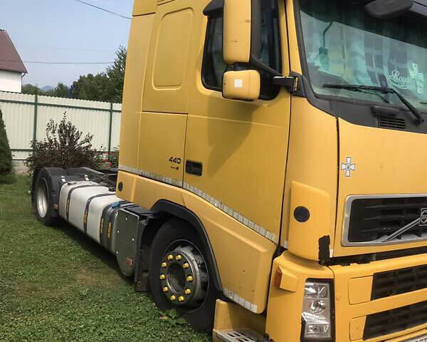 Желтый Вольво FH 13, объемом двигателя 12.78 л и пробегом 1 тыс. км за 11500 $, фото 2 на Automoto.ua
