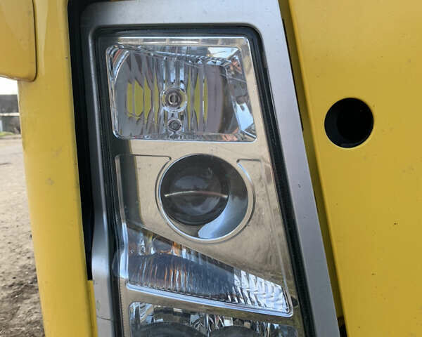 Желтый Вольво FH 13, объемом двигателя 12.78 л и пробегом 410 тыс. км за 14000 $, фото 1 на Automoto.ua