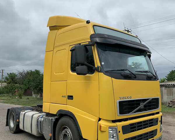 Желтый Вольво FH 13, объемом двигателя 12.78 л и пробегом 410 тыс. км за 14000 $, фото 6 на Automoto.ua