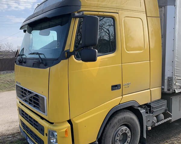 Жовтий Вольво FH 13, об'ємом двигуна 12.78 л та пробігом 410 тис. км за 15000 $, фото 2 на Automoto.ua