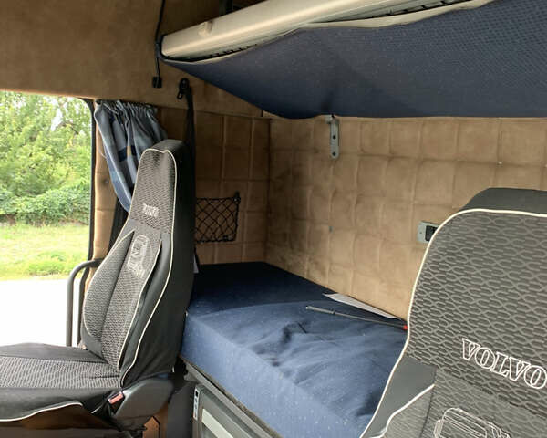 Желтый Вольво FH 13, объемом двигателя 12.78 л и пробегом 410 тыс. км за 14000 $, фото 12 на Automoto.ua