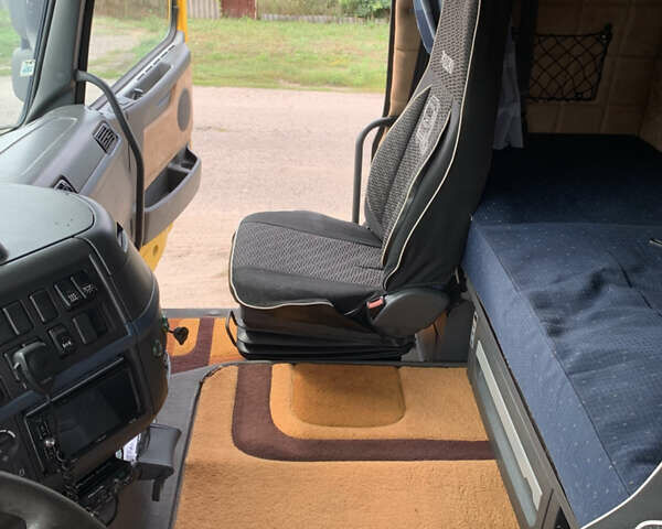 Желтый Вольво FH 13, объемом двигателя 12.78 л и пробегом 410 тыс. км за 14000 $, фото 11 на Automoto.ua