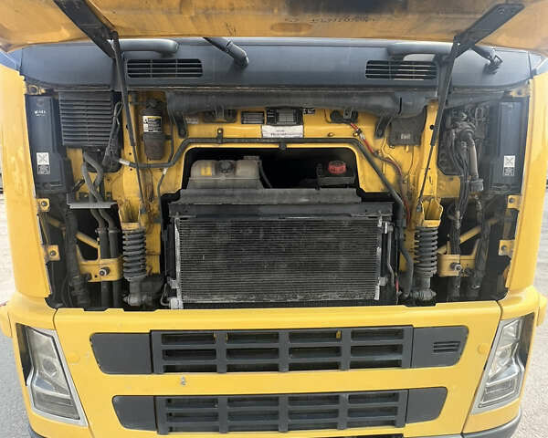 Жовтий Вольво FH 13, об'ємом двигуна 12.6 л та пробігом 1 тис. км за 10800 $, фото 5 на Automoto.ua