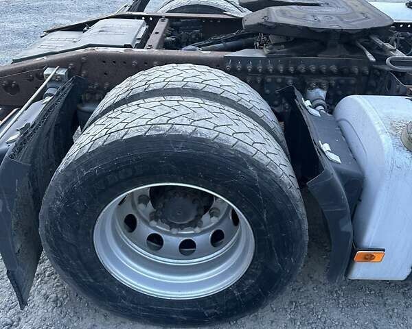 Желтый Вольво FH 13, объемом двигателя 0 л и пробегом 100 тыс. км за 14700 $, фото 13 на Automoto.ua