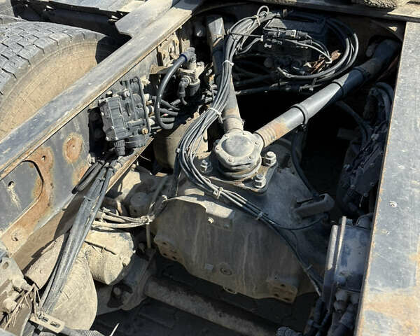Желтый Вольво FH 13, объемом двигателя 12.78 л и пробегом 750 тыс. км за 43000 $, фото 6 на Automoto.ua