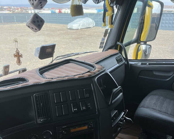 Желтый Вольво FH 13, объемом двигателя 12.9 л и пробегом 1 тыс. км за 17000 $, фото 14 на Automoto.ua