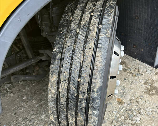 Желтый Вольво FH 13, объемом двигателя 12.9 л и пробегом 963 тыс. км за 38500 $, фото 18 на Automoto.ua