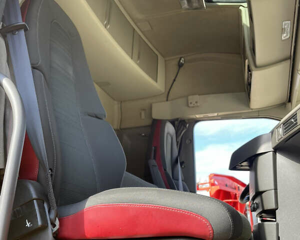 Желтый Вольво FH 13, объемом двигателя 12.9 л и пробегом 963 тыс. км за 38500 $, фото 12 на Automoto.ua