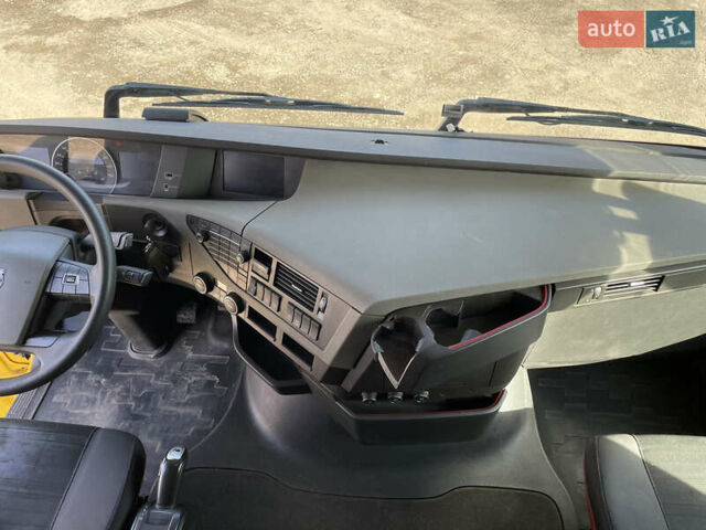 Желтый Вольво FH 13, объемом двигателя 12.9 л и пробегом 963 тыс. км за 38500 $, фото 10 на Automoto.ua