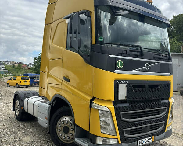 Желтый Вольво FH 13, объемом двигателя 12.9 л и пробегом 963 тыс. км за 38500 $, фото 3 на Automoto.ua