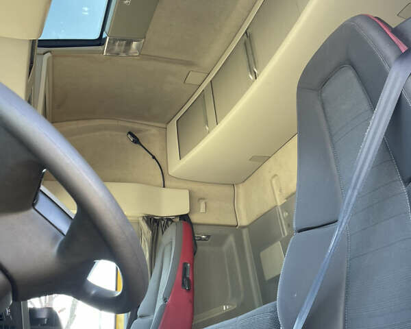 Желтый Вольво FH 13, объемом двигателя 12.9 л и пробегом 963 тыс. км за 38500 $, фото 13 на Automoto.ua