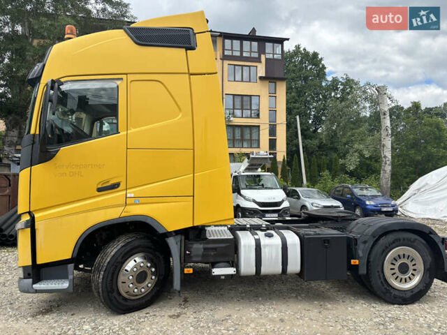 Желтый Вольво FH 13, объемом двигателя 12.9 л и пробегом 963 тыс. км за 38500 $, фото 4 на Automoto.ua