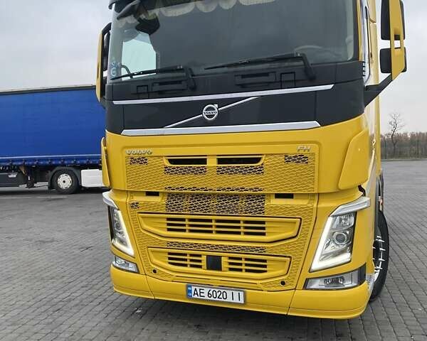 Жовтий Вольво FH 13, об'ємом двигуна 0 л та пробігом 930 тис. км за 41900 $, фото 7 на Automoto.ua