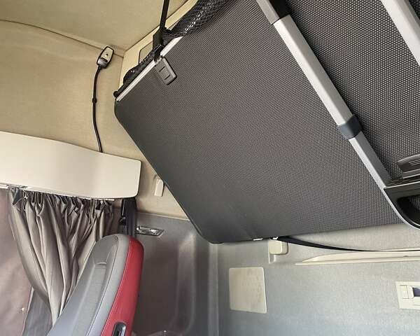 Желтый Вольво FH 13, объемом двигателя 0 л и пробегом 930 тыс. км за 42900 $, фото 20 на Automoto.ua