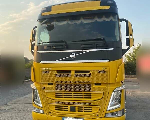 Желтый Вольво FH 13, объемом двигателя 0 л и пробегом 930 тыс. км за 42900 $, фото 22 на Automoto.ua