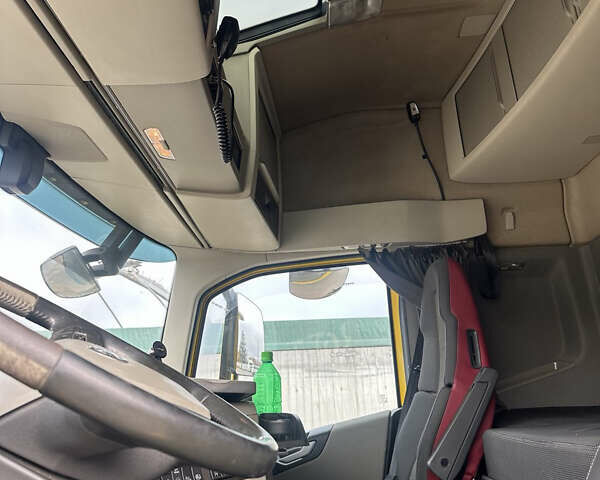 Желтый Вольво FH 13, объемом двигателя 0 л и пробегом 880 тыс. км за 31500 $, фото 5 на Automoto.ua