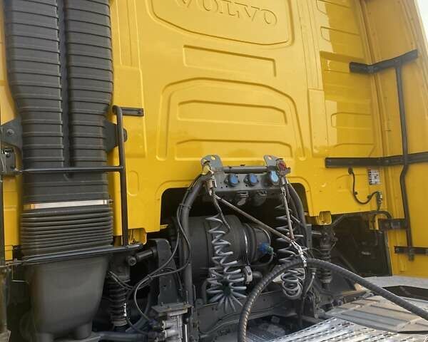 Желтый Вольво FH 13, объемом двигателя 0 л и пробегом 930 тыс. км за 42900 $, фото 26 на Automoto.ua