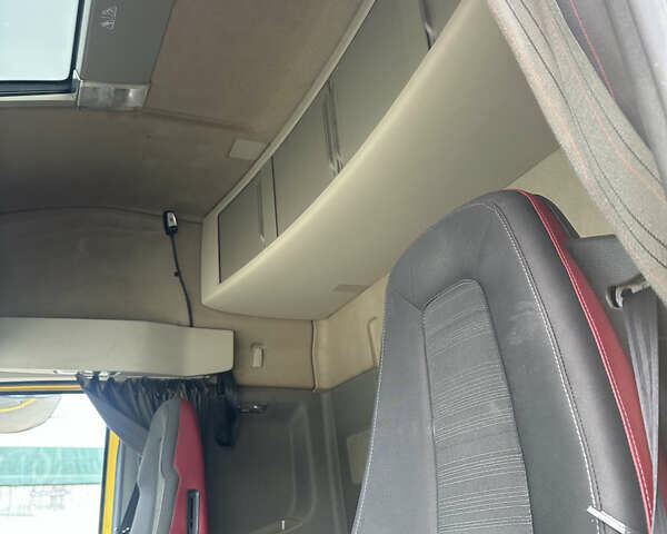Желтый Вольво FH 13, объемом двигателя 0 л и пробегом 880 тыс. км за 31500 $, фото 4 на Automoto.ua