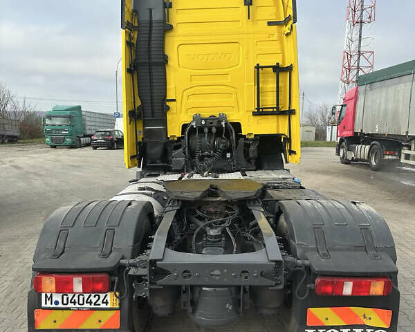 Желтый Вольво FH 13, объемом двигателя 0 л и пробегом 880 тыс. км за 31500 $, фото 3 на Automoto.ua