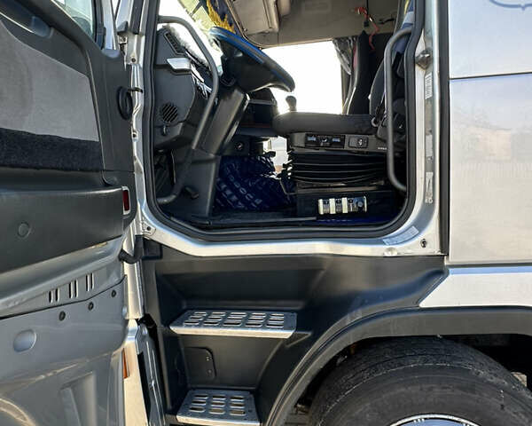 Серый Вольво FH 13, объемом двигателя 12.1 л и пробегом 10 тыс. км за 10900 $, фото 8 на Automoto.ua