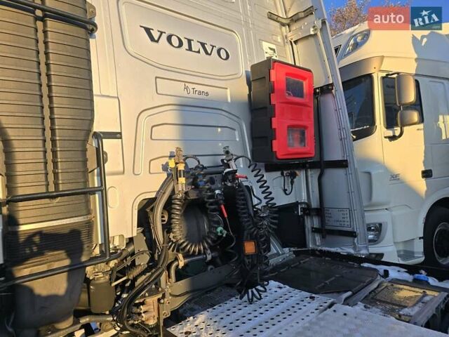 Серый Вольво FH 13, объемом двигателя 13 л и пробегом 960 тыс. км за 36894 $, фото 16 на Automoto.ua