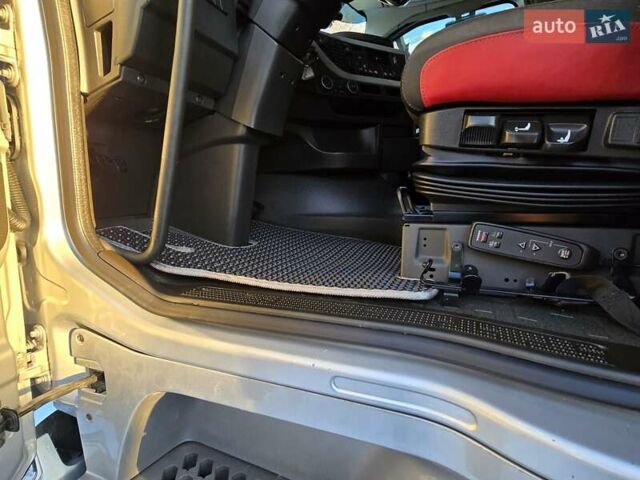 Серый Вольво FH 13, объемом двигателя 13 л и пробегом 960 тыс. км за 36894 $, фото 47 на Automoto.ua