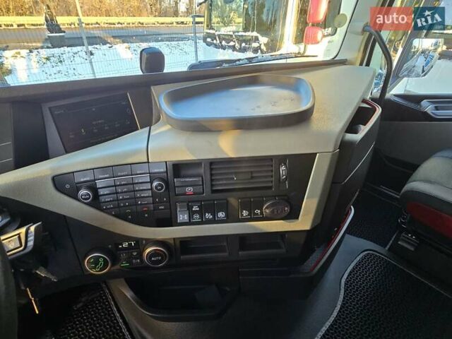 Серый Вольво FH 13, объемом двигателя 13 л и пробегом 960 тыс. км за 36894 $, фото 69 на Automoto.ua