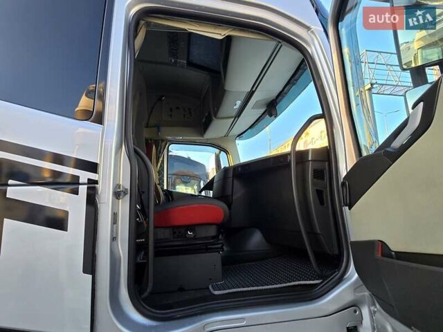 Серый Вольво FH 13, объемом двигателя 13 л и пробегом 960 тыс. км за 36894 $, фото 65 на Automoto.ua