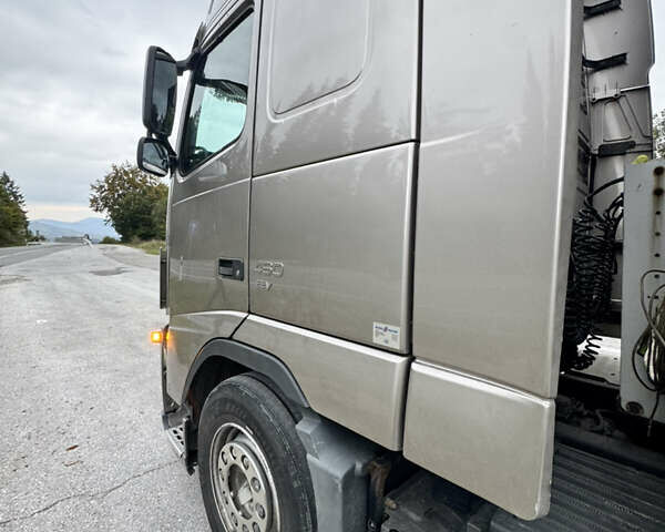 Сірий Вольво FH 13, об'ємом двигуна 12.78 л та пробігом 1000 тис. км за 10000 $, фото 7 на Automoto.ua
