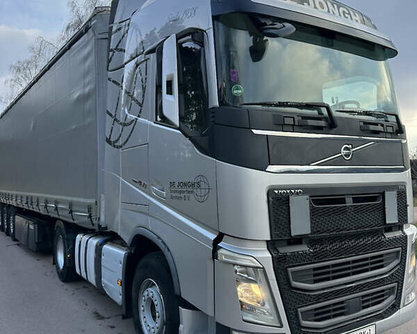 Сірий Вольво FH 13, об'ємом двигуна 12.9 л та пробігом 820 тис. км за 42900 $, фото 2 на Automoto.ua