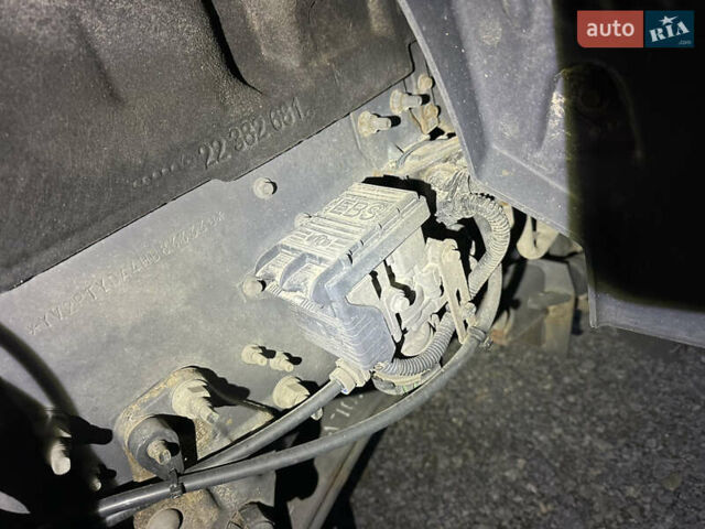 Сірий Вольво FH 13, об'ємом двигуна 12.9 л та пробігом 820 тис. км за 42900 $, фото 29 на Automoto.ua