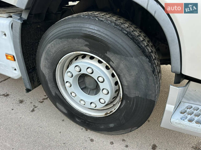 Сірий Вольво FH 13, об'ємом двигуна 12.9 л та пробігом 820 тис. км за 42900 $, фото 15 на Automoto.ua