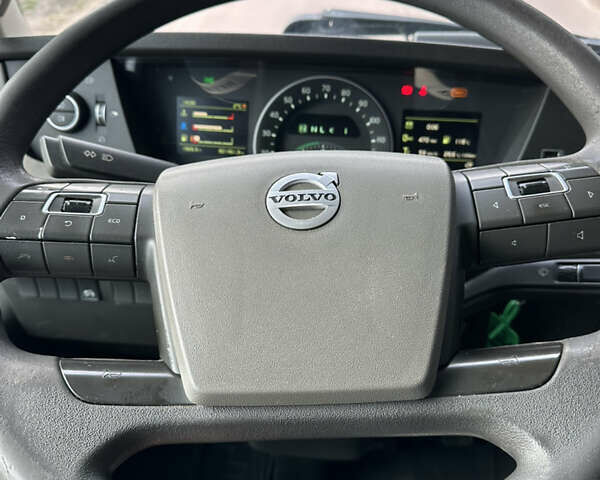 Сірий Вольво FH 13, об'ємом двигуна 12.9 л та пробігом 820 тис. км за 42900 $, фото 46 на Automoto.ua