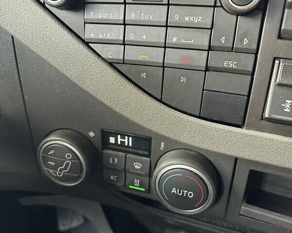 Сірий Вольво FH 13, об'ємом двигуна 12.9 л та пробігом 820 тис. км за 42900 $, фото 44 на Automoto.ua