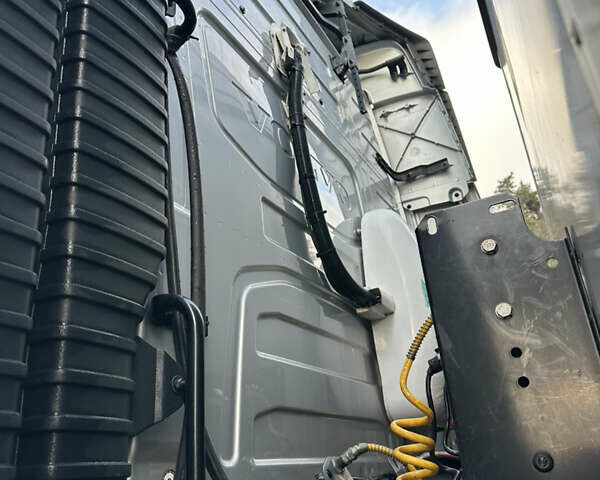 Сірий Вольво FH 13, об'ємом двигуна 12.9 л та пробігом 820 тис. км за 42900 $, фото 16 на Automoto.ua