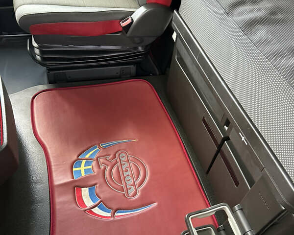 Сірий Вольво FH 13, об'ємом двигуна 12.9 л та пробігом 821 тис. км за 41900 $, фото 57 на Automoto.ua