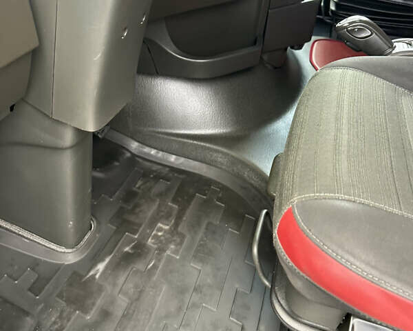 Сірий Вольво FH 13, об'ємом двигуна 12.9 л та пробігом 821 тис. км за 41900 $, фото 55 на Automoto.ua