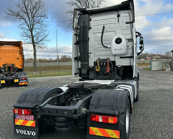 Сірий Вольво FH 13, об'ємом двигуна 12.9 л та пробігом 821 тис. км за 41900 $, фото 6 на Automoto.ua