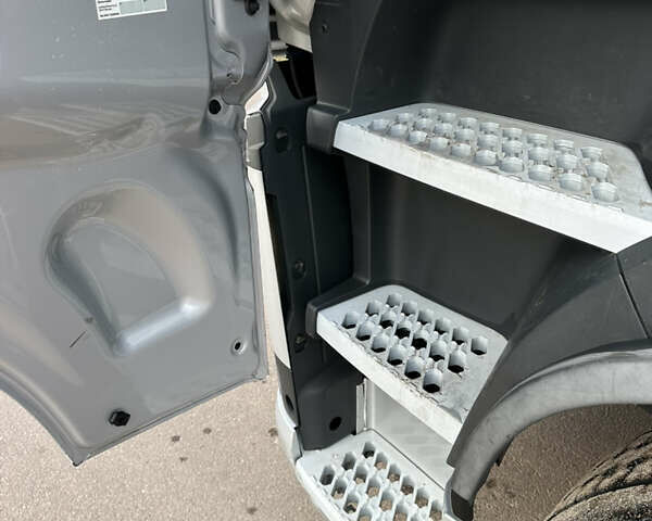 Сірий Вольво FH 13, об'ємом двигуна 12.9 л та пробігом 820 тис. км за 42900 $, фото 55 на Automoto.ua