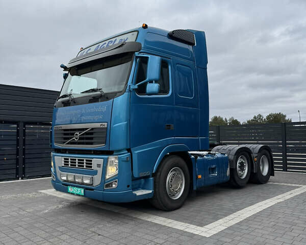 Синий Вольво FH 13, объемом двигателя 12.9 л и пробегом 1000 тыс. км за 22800 $, фото 1 на Automoto.ua