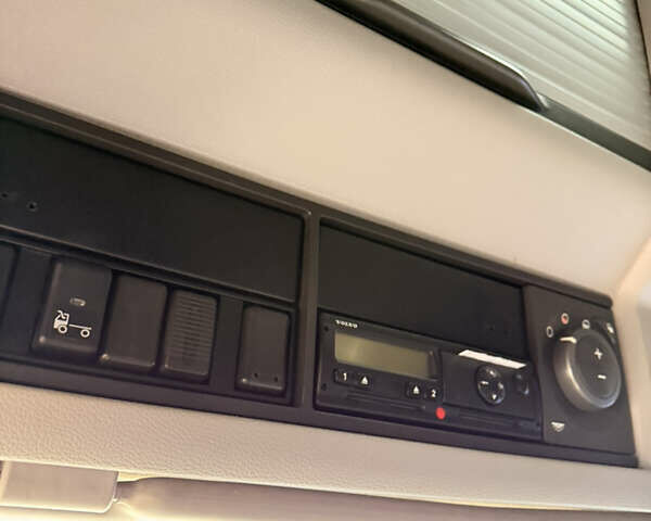 Синий Вольво FH 13, объемом двигателя 12.9 л и пробегом 1 тыс. км за 16500 $, фото 4 на Automoto.ua