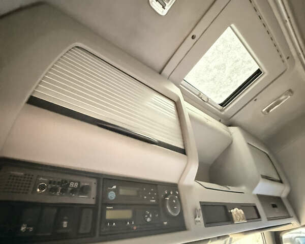 Синий Вольво FH 13, объемом двигателя 12.9 л и пробегом 1 тыс. км за 18000 $, фото 6 на Automoto.ua