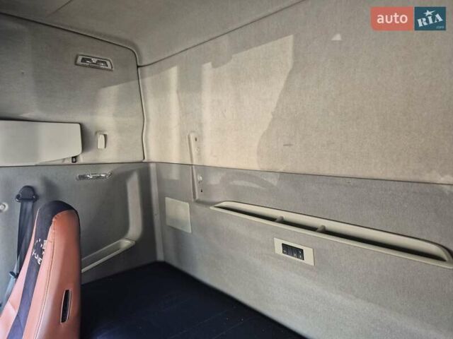 Синий Вольво FH 13, объемом двигателя 12.78 л и пробегом 850 тыс. км за 26000 $, фото 10 на Automoto.ua