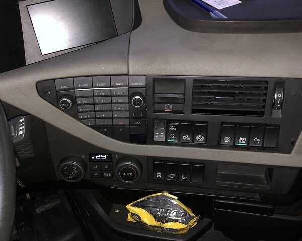 Синий Вольво FH 13, объемом двигателя 13 л и пробегом 950 тыс. км за 31700 $, фото 8 на Automoto.ua