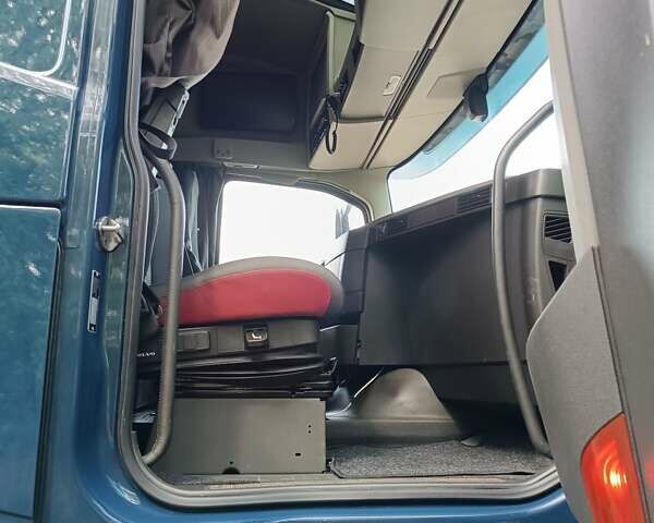 Синий Вольво FH 13, объемом двигателя 12.8 л и пробегом 990 тыс. км за 27500 $, фото 1 на Automoto.ua