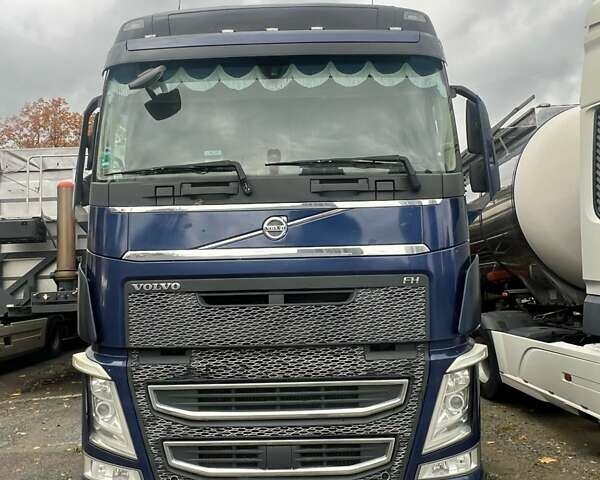Синий Вольво FH 13, объемом двигателя 12.78 л и пробегом 952 тыс. км за 34000 $, фото 10 на Automoto.ua