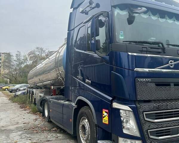 Синий Вольво FH 13, объемом двигателя 12.78 л и пробегом 952 тыс. км за 34000 $, фото 1 на Automoto.ua