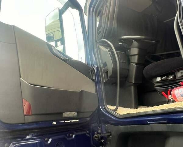 Синий Вольво FH 13, объемом двигателя 12.78 л и пробегом 952 тыс. км за 34000 $, фото 3 на Automoto.ua